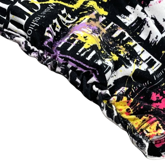 Love ❤️ size large paint splatter newspaper vneck curved hem short sleeve shirt - Picture 3 of 10